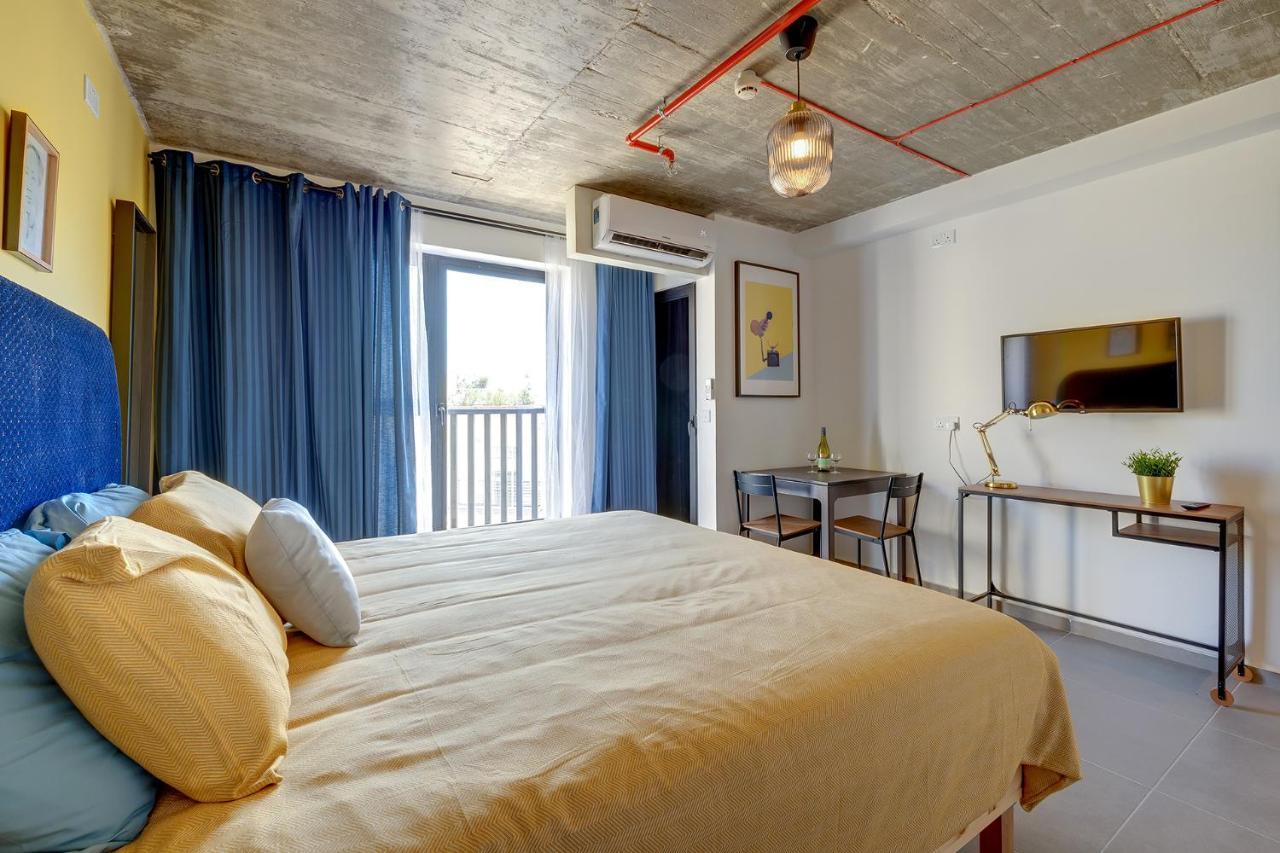 Creek Hotel *